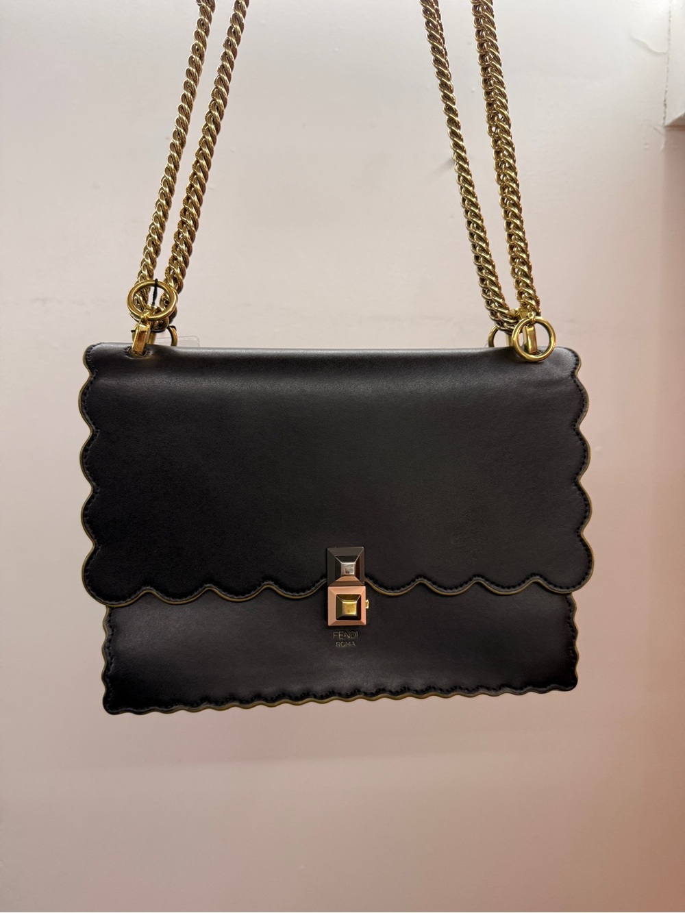 Fendi Kan scalloped shoulder bag (medium)